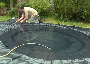installer bâche bassin